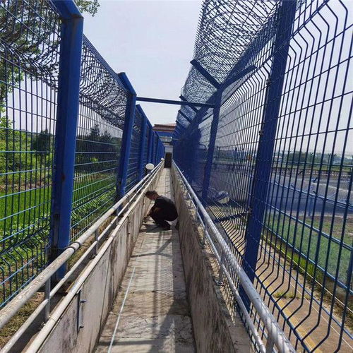 防范公路事故的有效方法 安装高强度高速公路护栏网