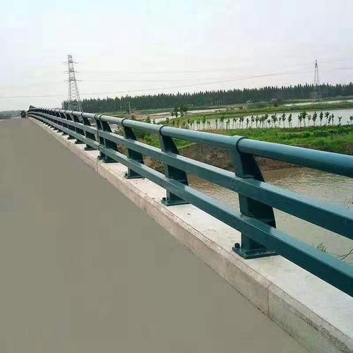 重庆防撞桥梁护栏的设计与安装 山地城市的安全防线